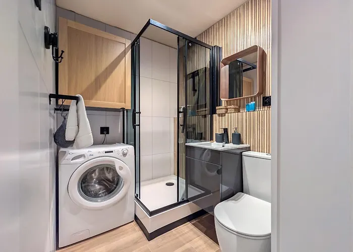 Urban Elegance By Bookinghost فروتسواف