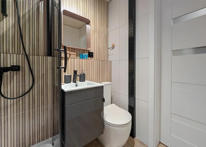 Urban Elegance By Bookinghost فروتسواف