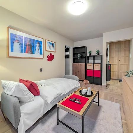 Urban Elegance By Bookinghost